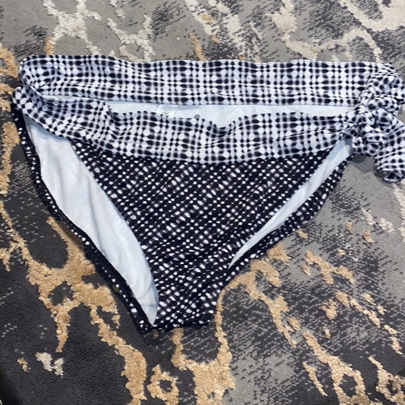 Swimsuit bottom - Picture 1 of 2